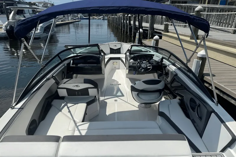 Slide: The Image of Monterey 238SS Super Sport 2018 - 13