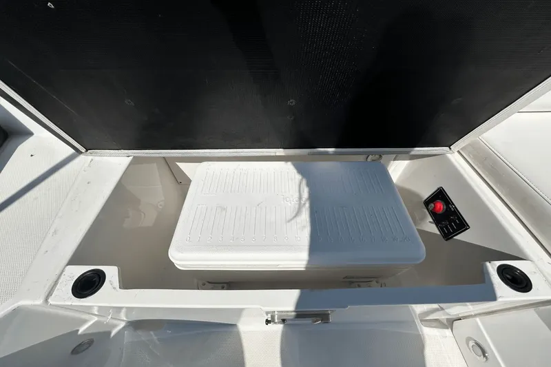 Slide: The Image of Monterey 238SS Super Sport 2018 - 3