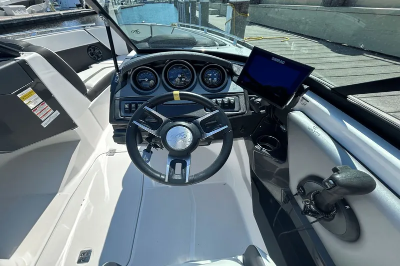 Slide: The Image of Monterey 238SS Super Sport 2018 - 6