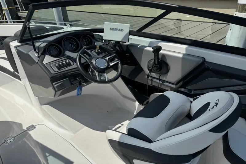 Slide: The Image of Monterey 238SS Super Sport 2018 - 7