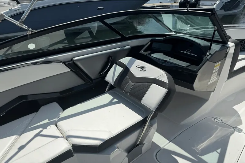 Slide: The Image of Monterey 238SS Super Sport 2018 - 9