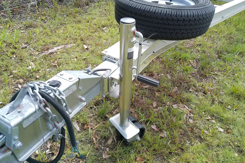 Slide: The Image of Trailer hitch and jack stand on grass, Everglades 210CC 2008 model. - 52