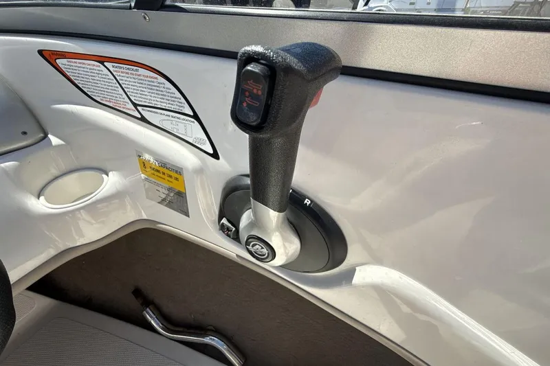 Slide: The Image of Boat throttle control in a 2008 Tahoe Q5i SF, featuring safety instructions and capacity labels. - 16