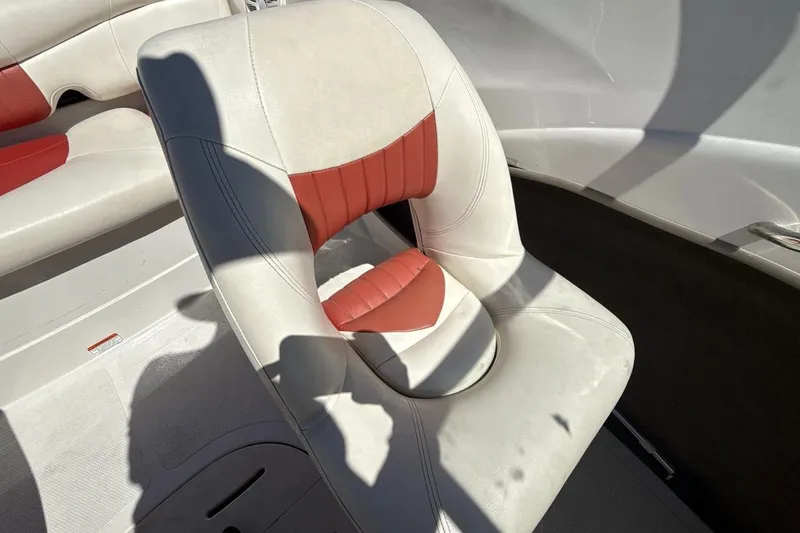 Slide: The Image of White and red seat in 2008 Tahoe Q5i SF boat interior. - 17