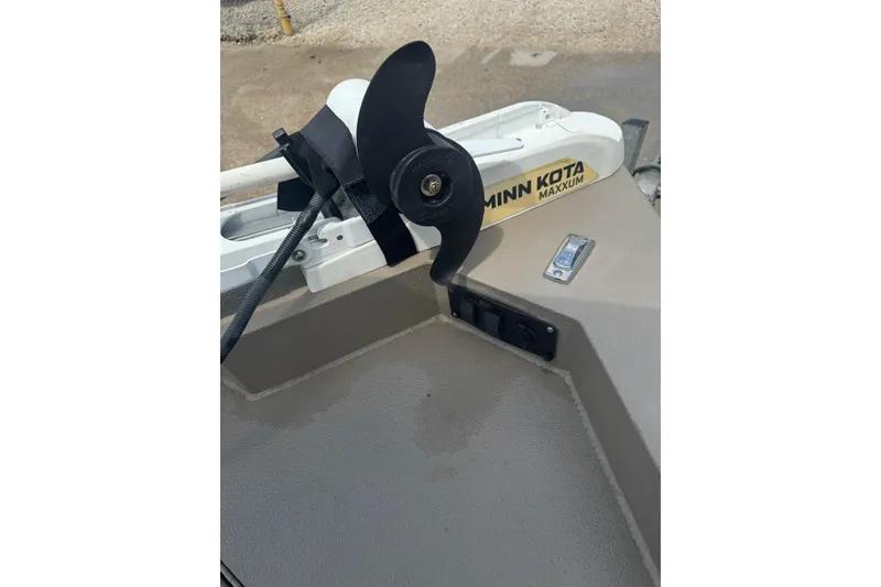 Slide: The Image of 2020 Excel 203 Bay Pro boat with Minn Kota Maxxum trolling motor. - 11