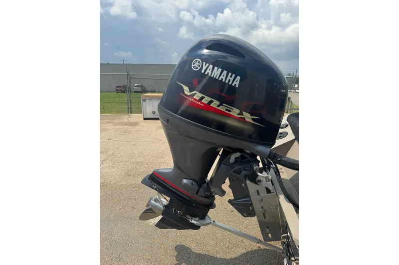 Slide: The Image of Yamaha VMAX outboard motor on 2020 Excel 203 Bay Pro boat, outdoor setting. - 28
