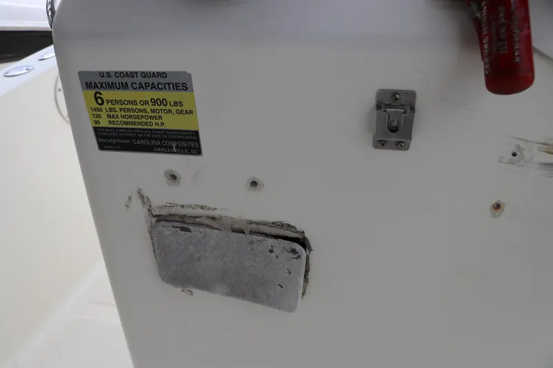 Slide: The Image of 2004 Pioneer 175 Bay Sport boat capacity label, showing maximum weight and horsepower limits. - 21