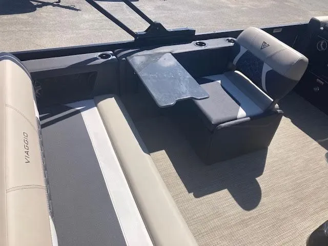 Slide: The Image of Maximum capacity label for Viaggio D24 Swing Back, 2026 model, 13 persons or 1,899 lbs, 350 HP. - 10