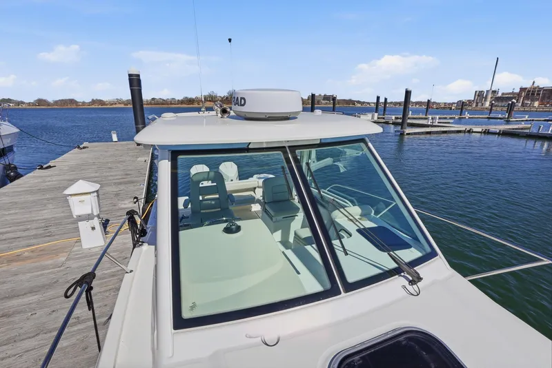 Slide: The Image of Boston Whaler 285 Conquest 2026 - 37
