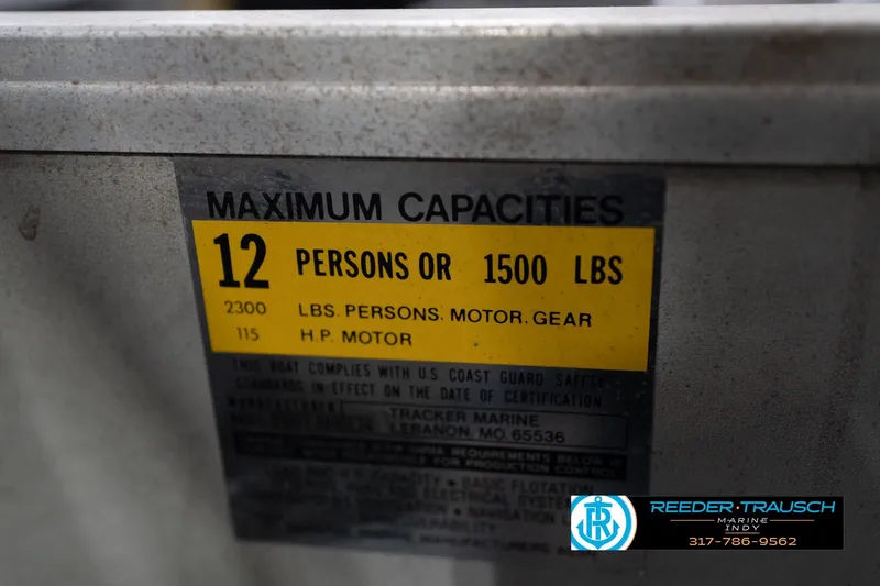 Slide: The Image of Capacity label on 1992 Sun Tracker Party Barge 24, indicating 12 persons or 1500 lbs. - 48