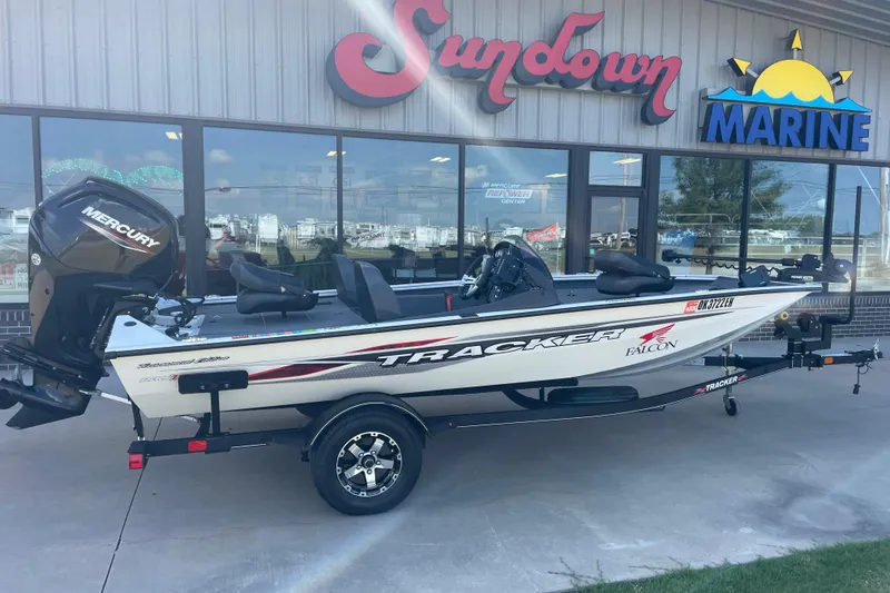 The Image of 2021 Bass Tracker PT175 boat displayed at Sundown Marine dealership. - 1