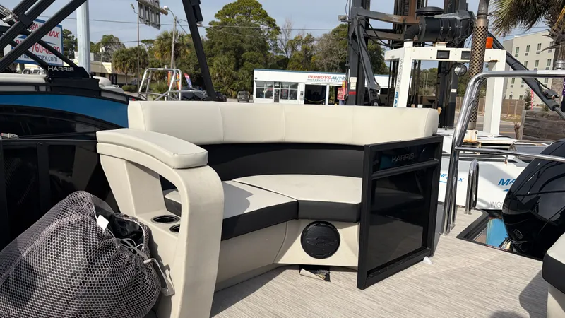 Slide: The Image of Harris Breeze 230 2026 - 10