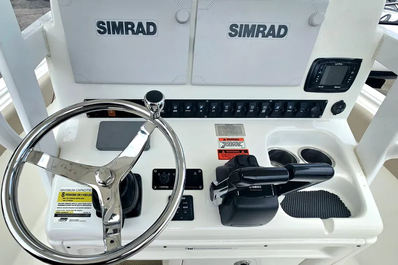 Slide: The Image of 2016 Sea Hunt Gamefish 25 helm with Simrad electronics and Yamaha controls. - 15