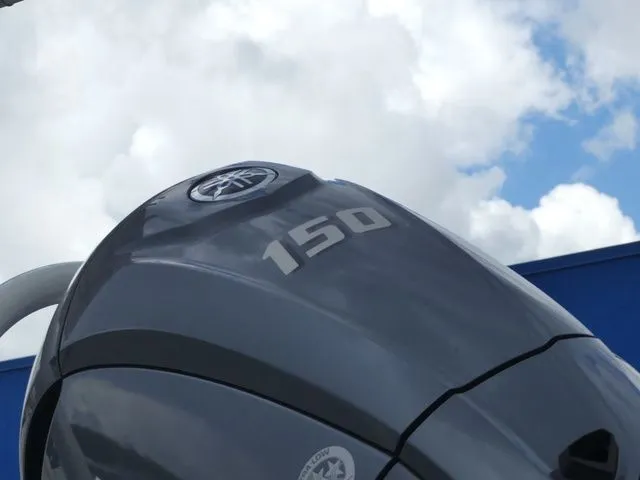 Slide: The Image of Robalo 206 Cayman 2025 - 10