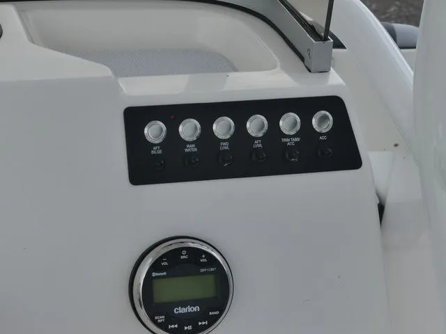 Slide: The Image of Robalo 206 Cayman 2025 - 20