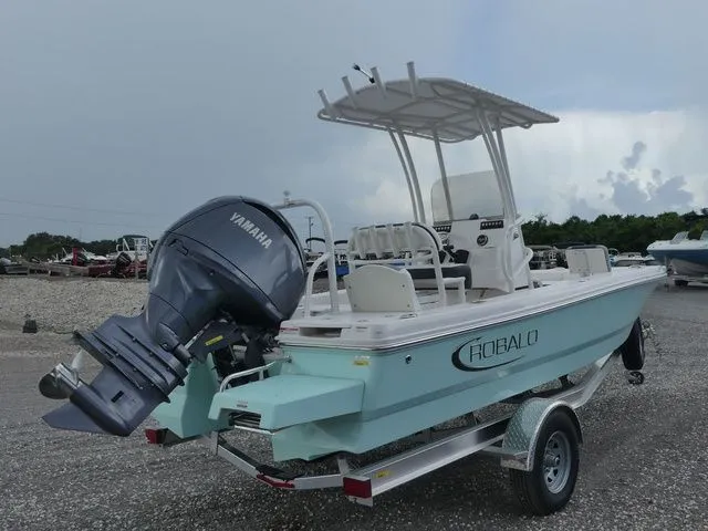 Slide: The Image of Robalo 206 Cayman 2025 - 4