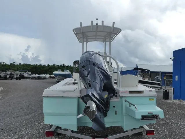 Slide: The Image of Robalo 206 Cayman 2025 - 5