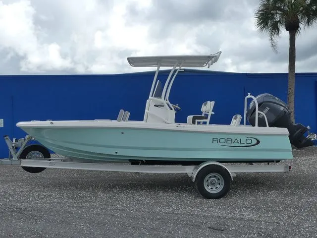 Slide: The Image of Robalo 206 Cayman 2025 - 7