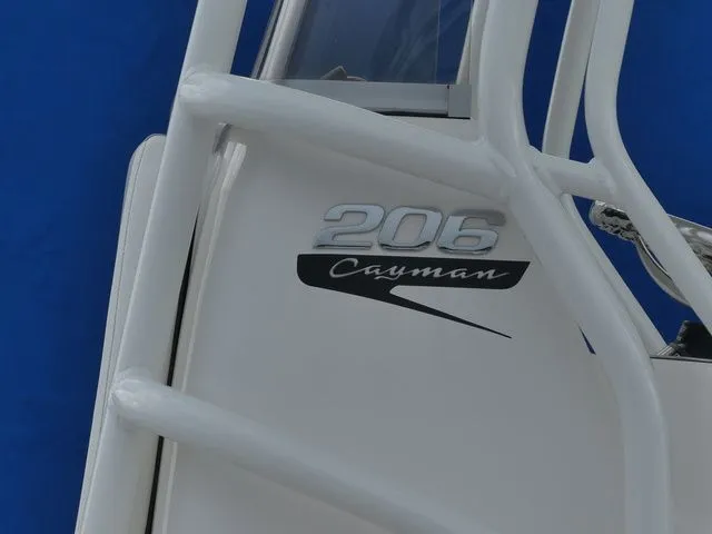 Slide: The Image of Robalo 206 Cayman 2025 - 9