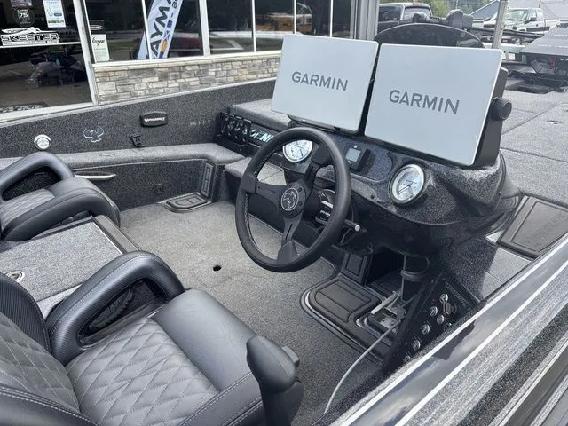 Slide: The Image of Phoenix Bass Boat 20 XE 2025 - 11