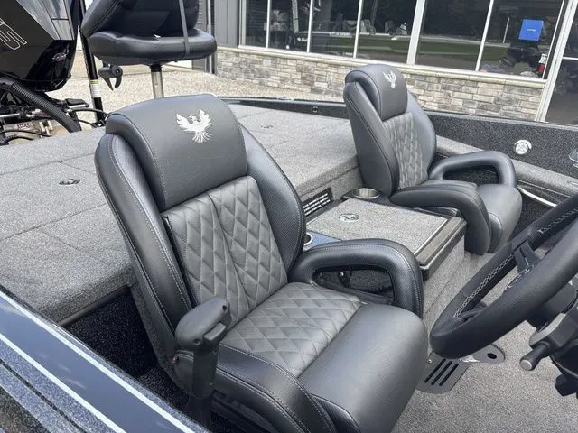 Slide: The Image of Phoenix Bass Boat 20 XE 2025 - 12