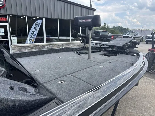 Slide: The Image of Phoenix Bass Boat 20 XE 2025 - 13