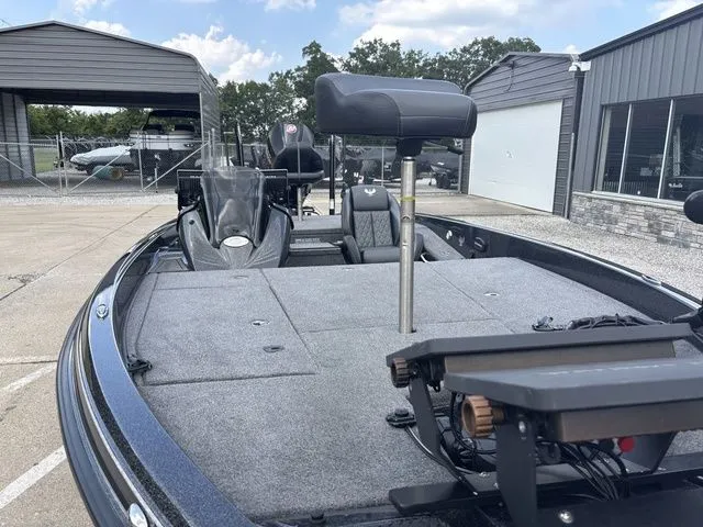 Slide: The Image of Phoenix Bass Boat 20 XE 2025 - 17