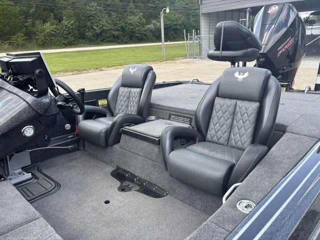 Slide: The Image of Phoenix Bass Boat 20 XE 2025 - 21