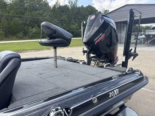 Slide: The Image of Phoenix Bass Boat 20 XE 2025 - 22