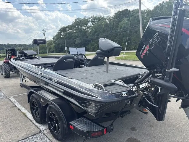 Slide: The Image of Phoenix Bass Boat 20 XE 2025 - 23