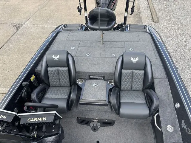 Slide: The Image of Phoenix Bass Boat 20 XE 2025 - 26