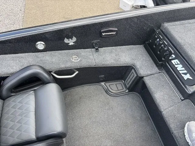 Slide: The Image of Phoenix Bass Boat 20 XE 2025 - 27
