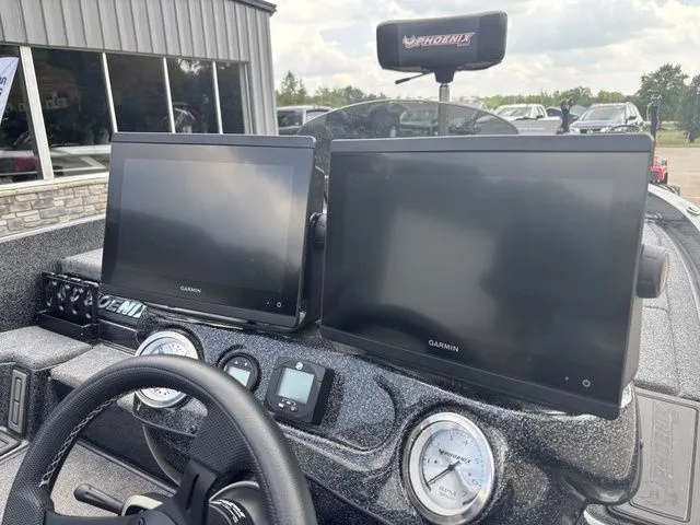 Slide: The Image of Phoenix Bass Boat 20 XE 2025 - 9