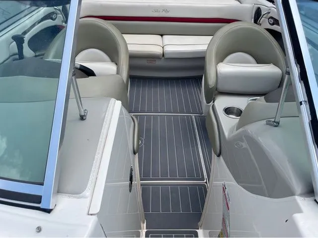 Slide: The Image of Sea Ray 220 Select 2005 - 16