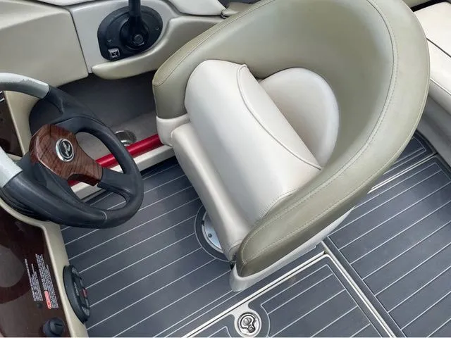 Slide: The Image of Sea Ray 220 Select 2005 - 17