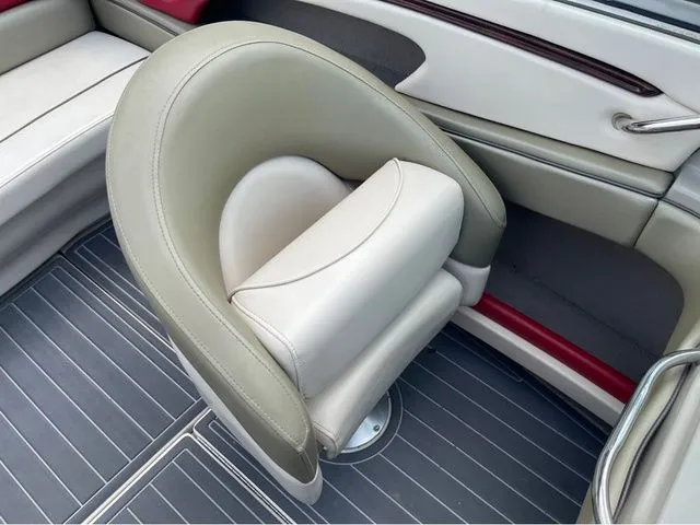 Slide: The Image of Sea Ray 220 Select 2005 - 18