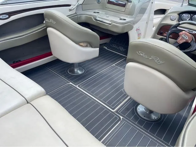 Slide: The Image of Sea Ray 220 Select 2005 - 7