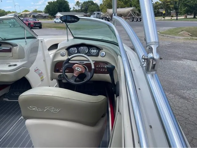 Slide: The Image of Sea Ray 220 Select 2005 - 8