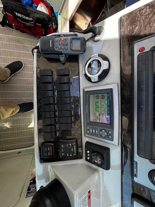 Slide: The Image of 2010 Sea Ray 470 Sundancer on calm waters. - 10