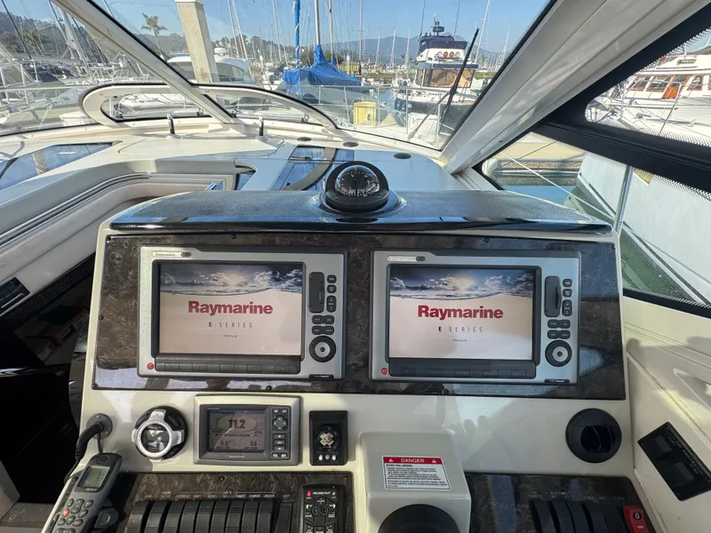 Slide: The Image of Sea Ray 470 Sundancer 2010 cockpit with Raymarine E-Series displays. - 38