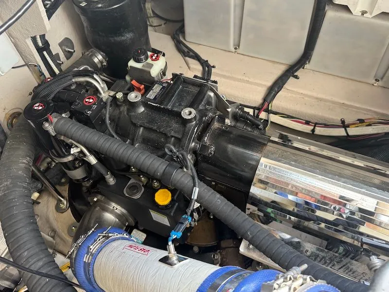 Slide: The Image of Engine compartment of 2010 Sea Ray 470 Sundancer. - 41