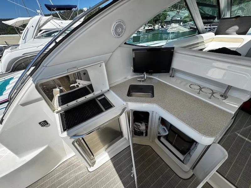 Slide: The Image of Aerial view of 2010 Sea Ray 470 Sundancer yacht. - 6