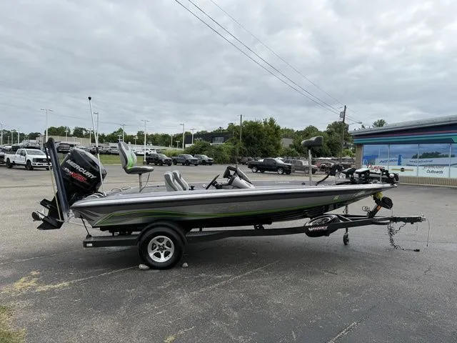 Slide: The Image of Phoenix Bass Boat 618 Pro 2016 - 6