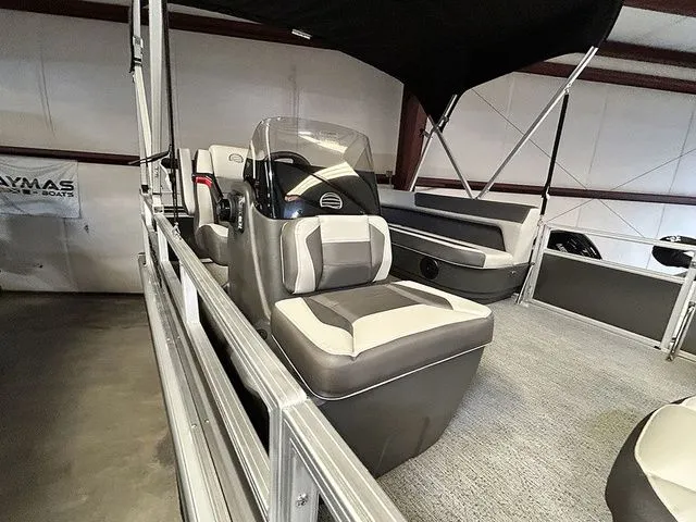 Slide: The Image of Sun Tracker Bass Buggy 16 XL Select 2026 - 11