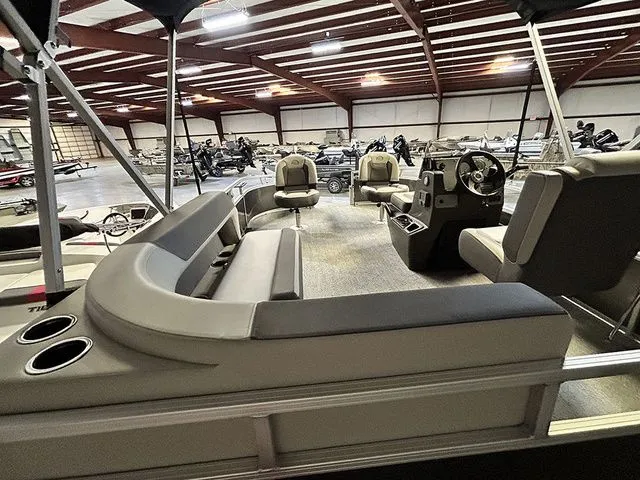 Slide: The Image of Sun Tracker Bass Buggy 16 XL Select 2026 - 7