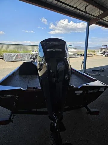 Slide: The Image of Tracker Pro Team 175 2026 - 3