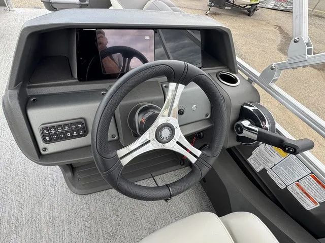 Slide: The Image of Sun Tracker Fishin' Barge 22 DLX 2026 - 13