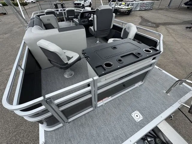 Slide: The Image of Sun Tracker Fishin' Barge 22 DLX 2026 - 14