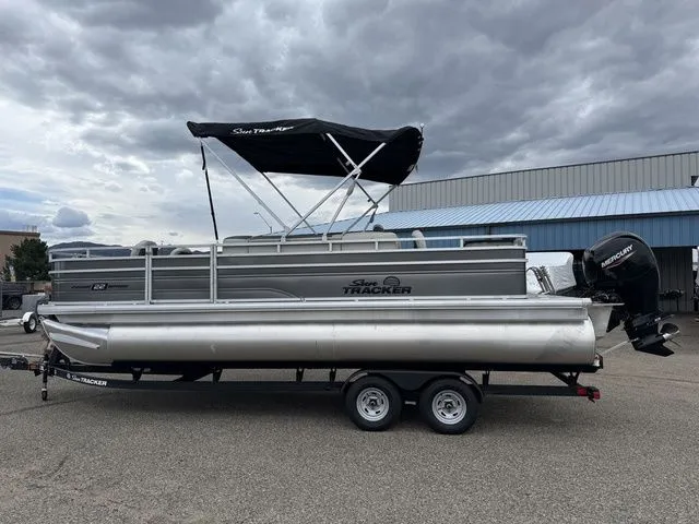 Slide: The Image of Sun Tracker Fishin' Barge 22 DLX 2026 - 3