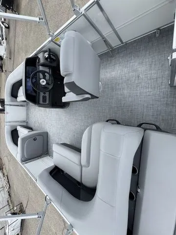 Slide: The Image of Sun Tracker Party Barge 18 DLX 2026 - 10